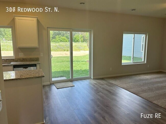 Foto del edificio - 316 Redwood St N