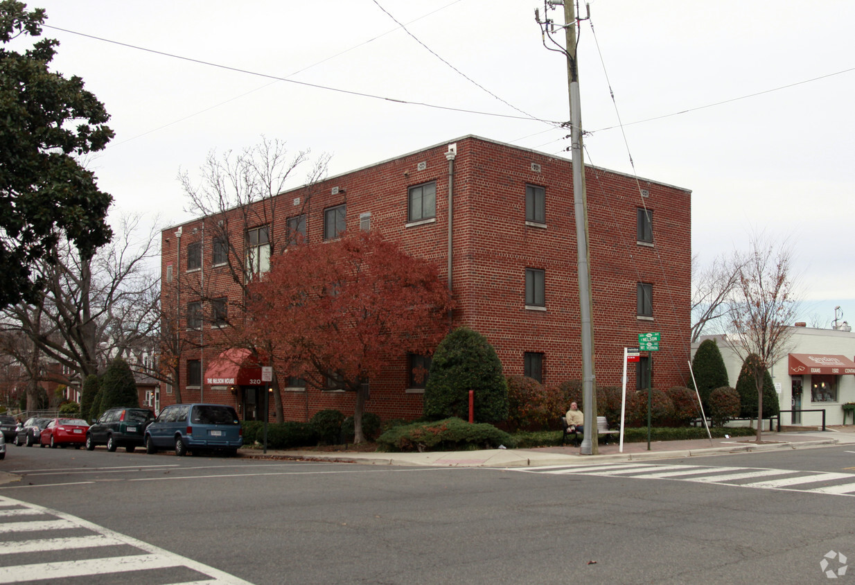 Primary Photo - Del Rey Nelson Apartments