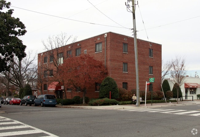 Building Photo - Del Rey Nelson Apartments