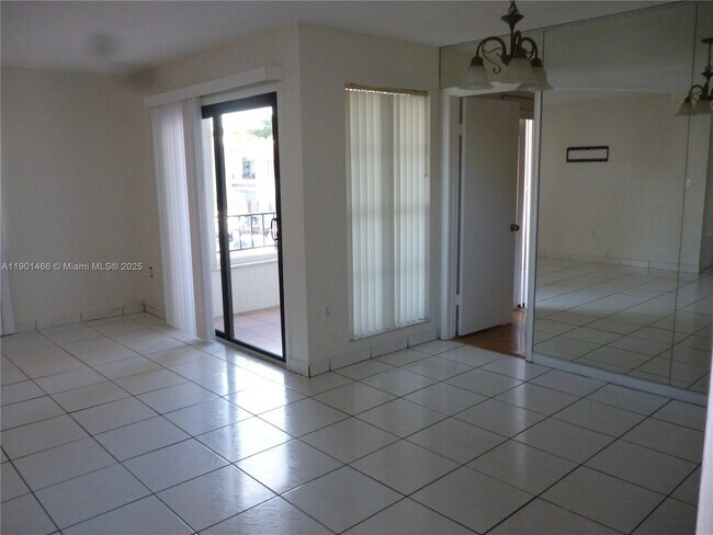 Foto del edificio - 10811 NW 7th St
