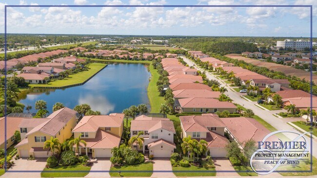 Foto del edificio - ***POOL HOME** 4 BEDS / 3 BATHS **SEASONAL RENTAL** MANCHESTER SQUARE***