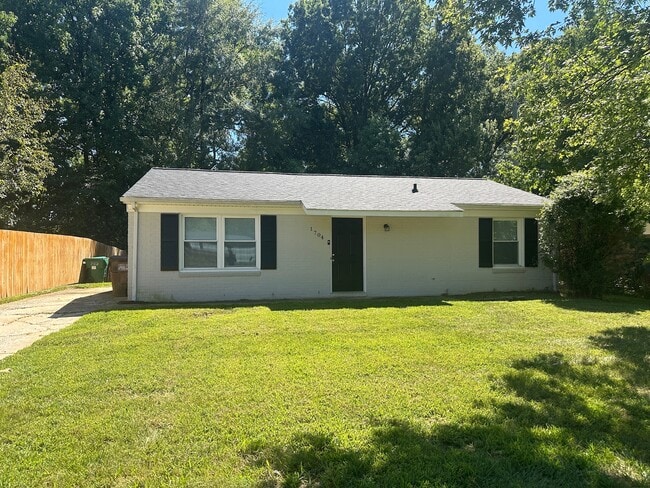 Building Photo - 1704 Gavin Dr