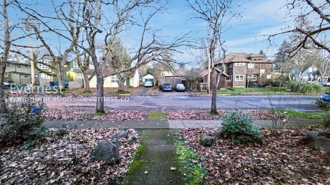 Building Photo - 4 Bed, 2 Bath Home with Fenced Yard / Vouchers Accepted / 12 to 18 month lease options available.