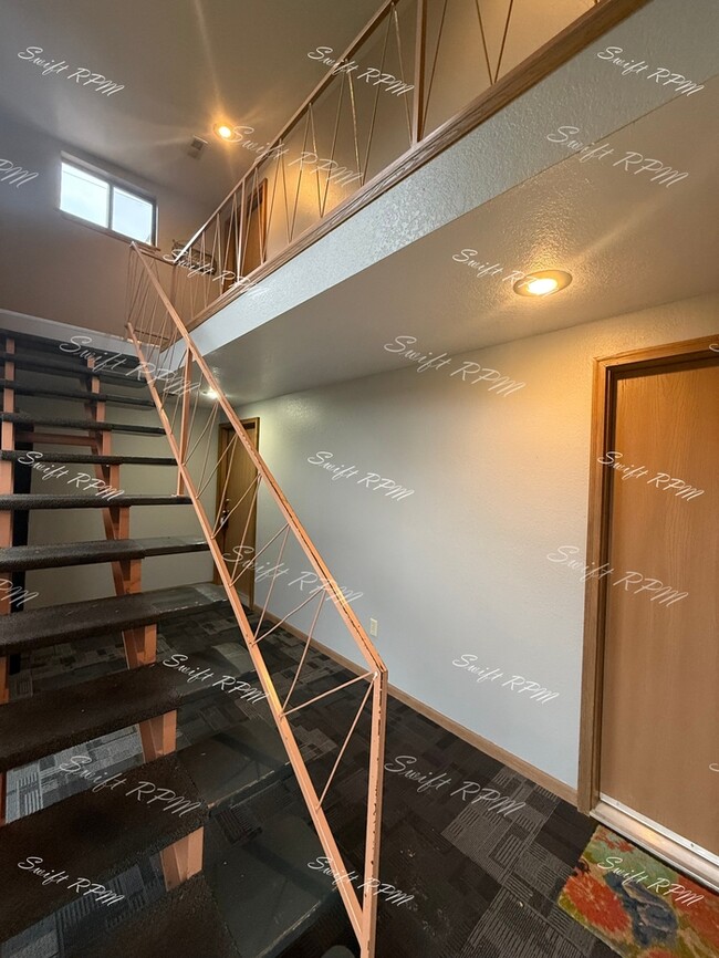 Building Photo - 706 W 25th St