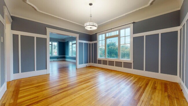 Foto del edificio - Bright Spacious 2BD + 1BA in Inner Richmon...