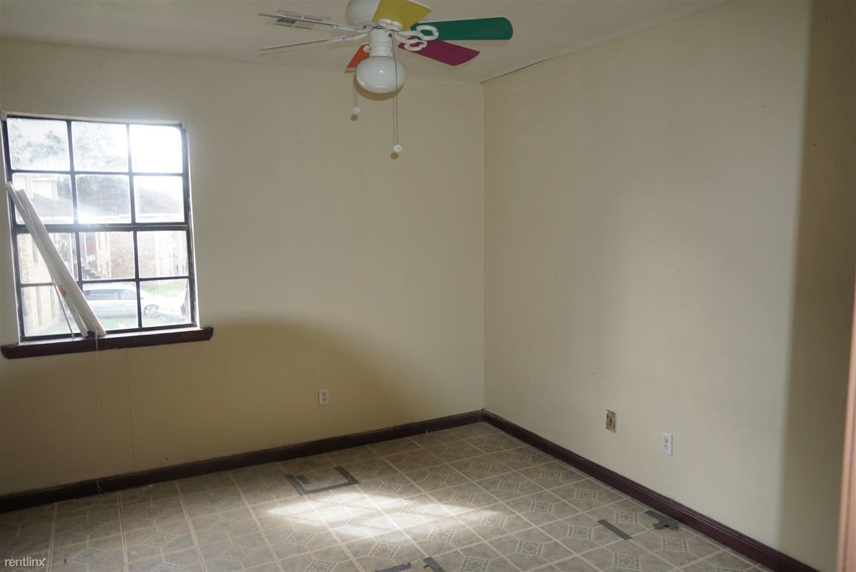 Building Photo - 2 br, 1 bath Townhome - 400 Loire Ave Apt B