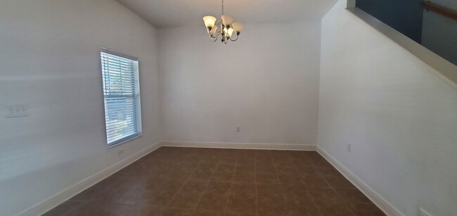 Building Photo - Gorgeous 4-Bedroom, 3-Bathroom Home in Tampa
