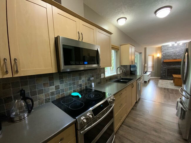 Building Photo - 936 Starling Pl