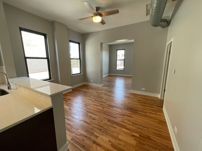 Foto del edificio - 2337 W North Ave
