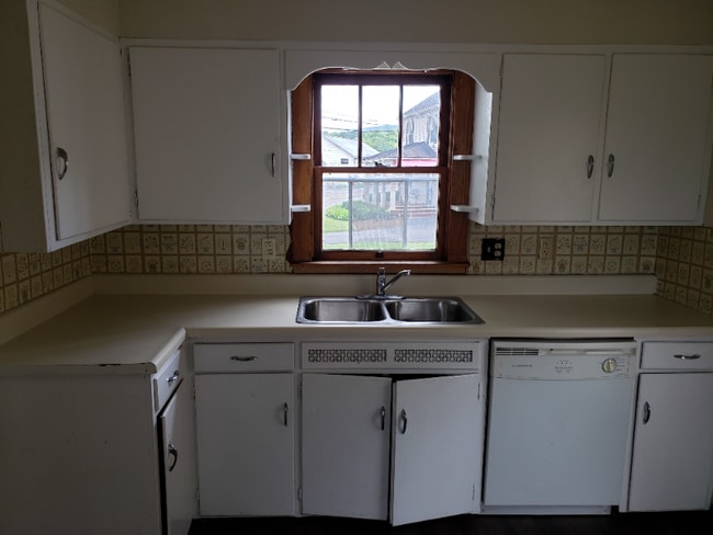 Building Photo - 112 Elmwood St