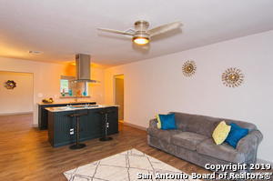 Foto del edificio - 7274 Montgomery Dr