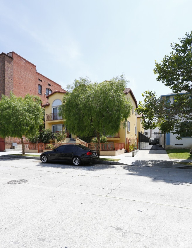 Building Photo - 810 S Gramercy Pl