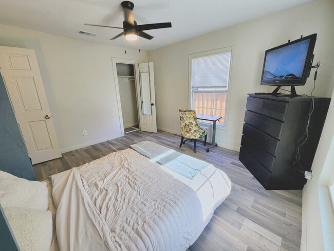 Photo - 1402 Harlandale Ave House