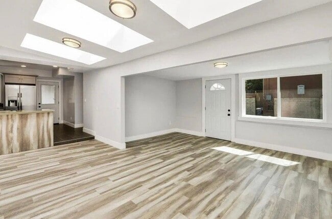 Building Photo - 1110 N Hill Ave