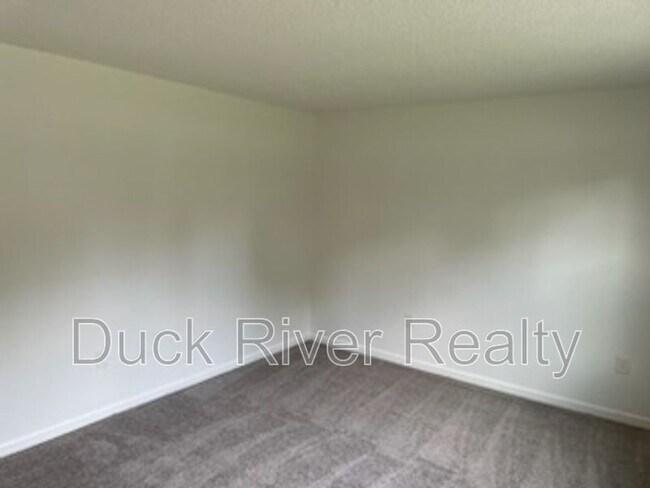 Building Photo - 213 Elaine Dr