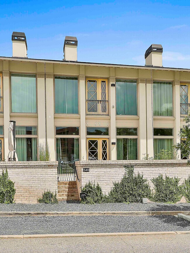 Foto del edificio - 540 Heatherden Ave