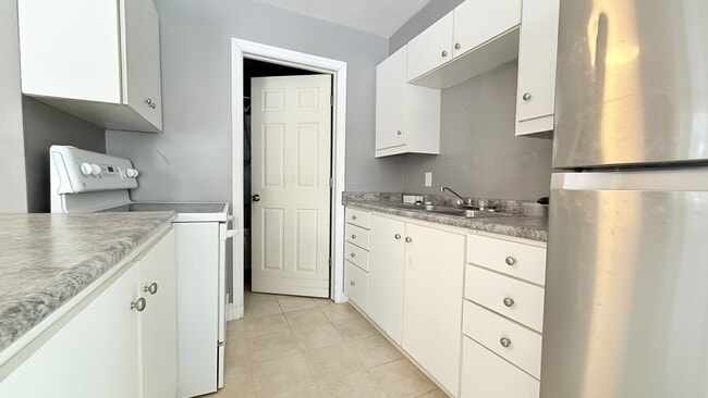 Building Photo - 1100 Hamilton Rd