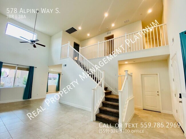 Foto del edificio - $2,995 Beautiful 3 Bedroom Home with 3 Car...