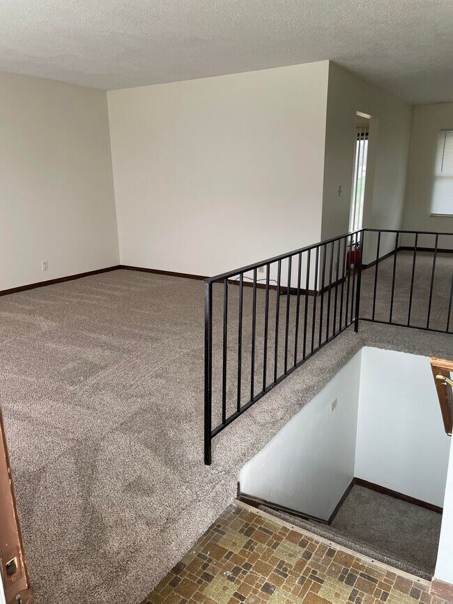 Foto del edificio - 3 Bedroom 2.5 Bath Ranch Home with 2 Stall...