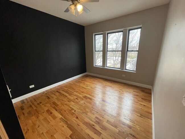 Building Photo - 751 E 45th St