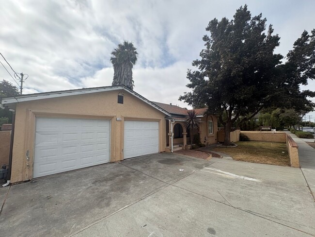 Building Photo - 6298 Dairy Ave