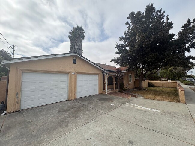 Foto del edificio - 6298 Dairy Ave