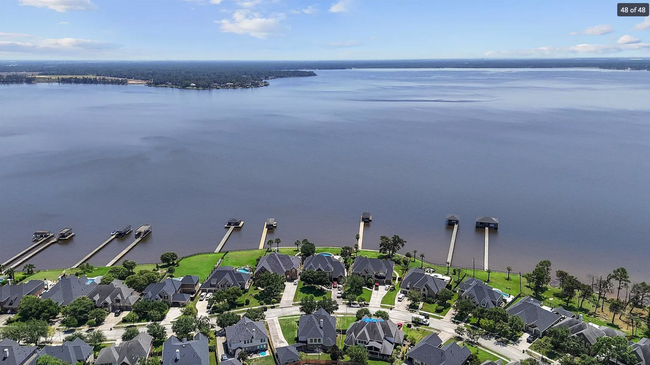 Building Photo - 13703 Elm Shores Dr