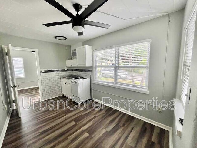 Foto del edificio - 1023 Locust St NE