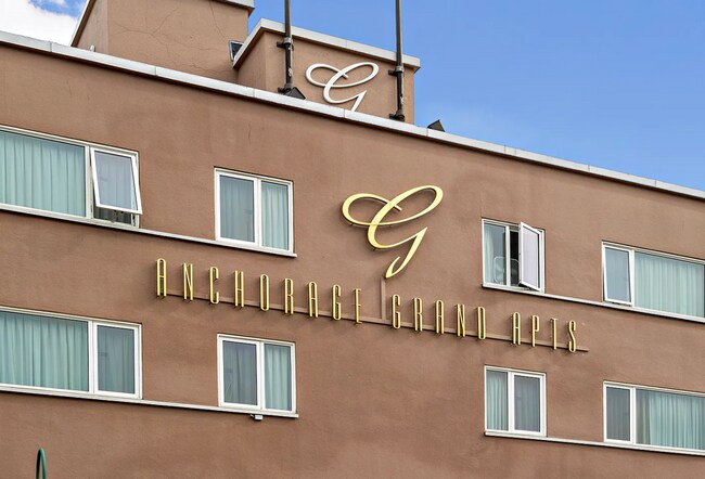 Building Photo - Amazing Downtown Location Private and Fully-Furnished 1 Bedroom Apartments