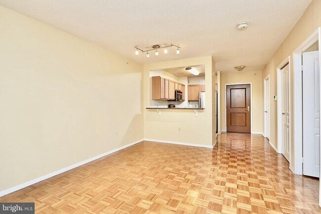 Foto del edificio - 7111 Woodmont Ave