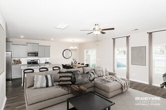 Building Photo - 559 Glenmanor Dr
