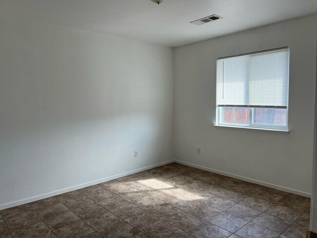 Building Photo - 920 Mehlert St