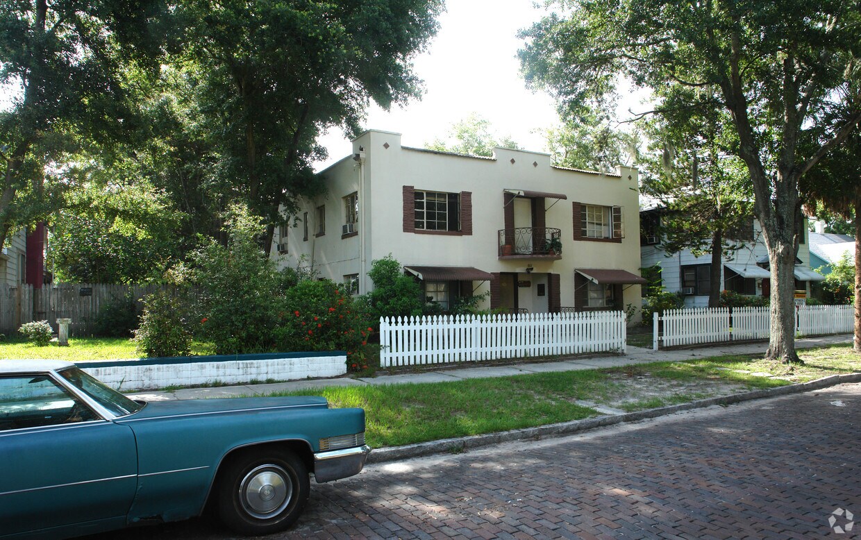 Foto principal - 801 Grove St N
