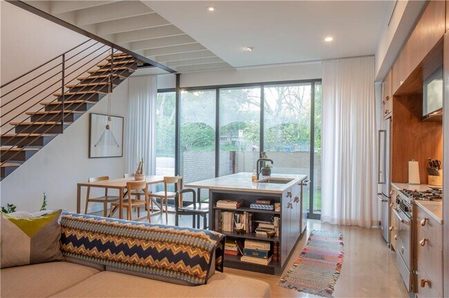 Foto del edificio - 1713 Bluebonnet Ln