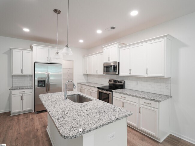 Foto del edificio - 405 Bryland Wy