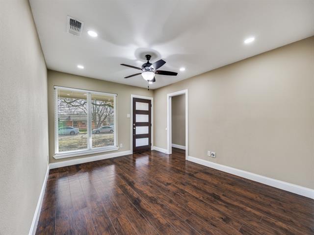 Foto del edificio - 8911 Angleton Pl