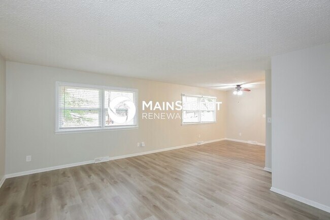 Foto del edificio - 3 Bedroom Pet-Friendly Home in INDEPENDENC...