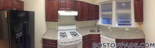 Building Photo - 163 Summer St