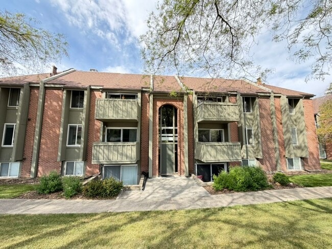 Photo - 1160 S Foothill Dr House