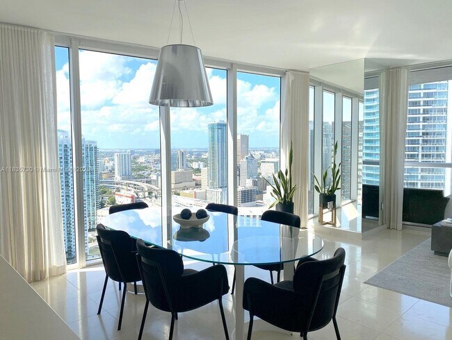 Foto del edificio - 475 Brickell Ave