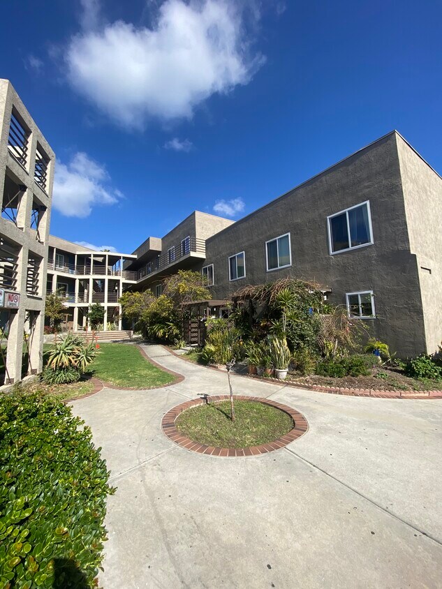 2BED/2BATH - 6520 Kelly St