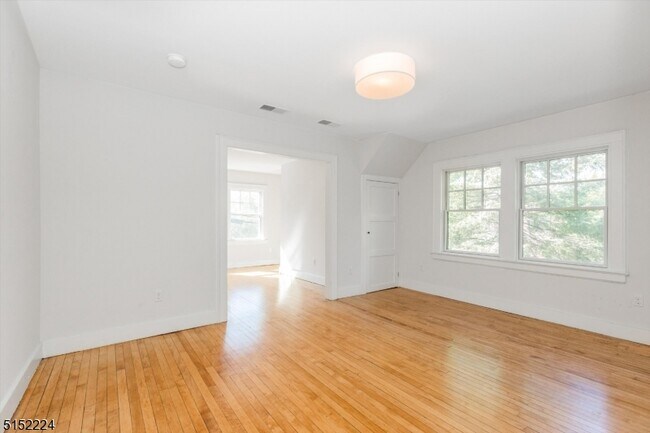 Foto del edificio - 157-159 Forest St