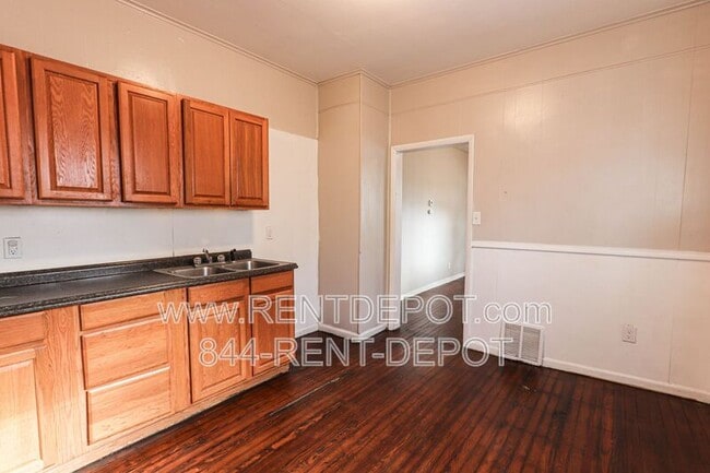 Building Photo - 1501 Henning Ave