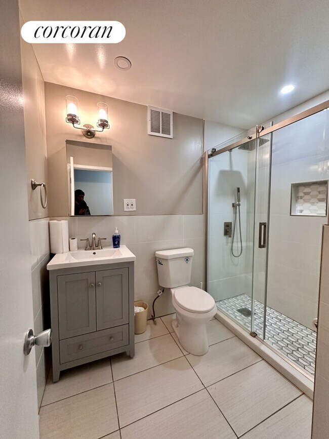 Building Photo - 255 Herzl St
