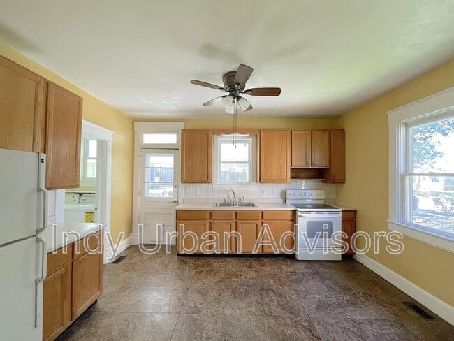 Building Photo - 1213 E Hanna Av