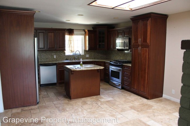 Building Photo - 2968 Rainbow Valley Blvd