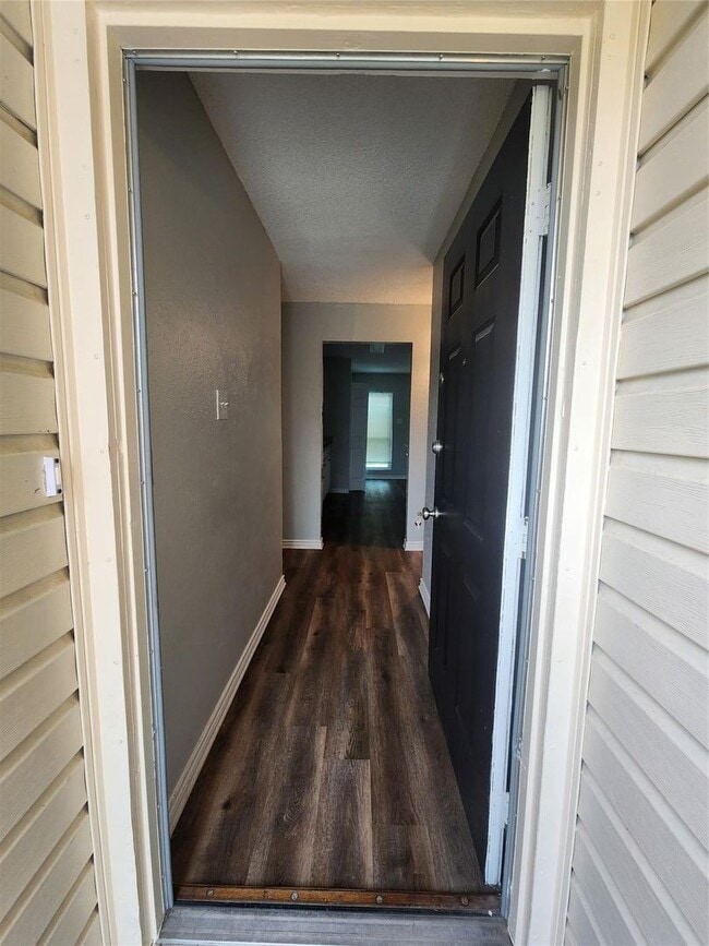 Building Photo - 3 BR/2BA | Renovated Single Family Home | 2-Car Garage | Fenced backyard