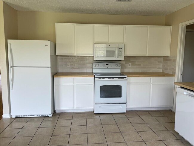Building Photo - 2620 Byfield Dr