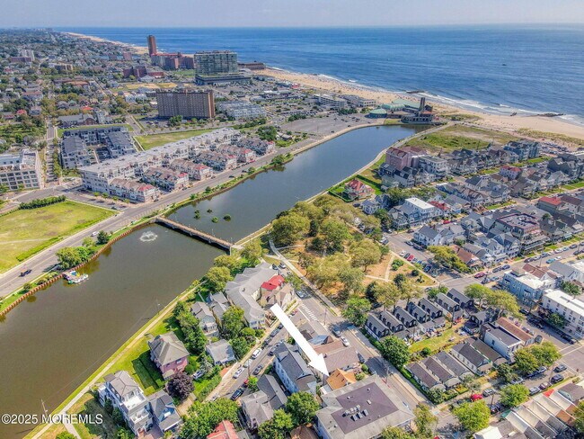 Building Photo - 13 Pilgrim Pathway