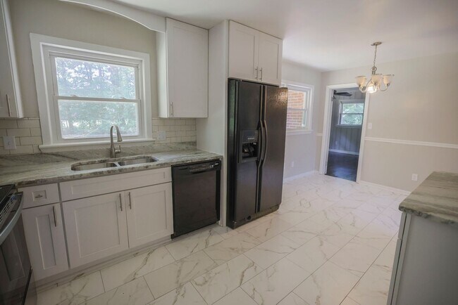 Foto del edificio - Fully Remodeled & Move-in Ready!